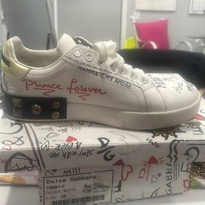 Size 38 dolce and Cabanna sneakers so cute has the box